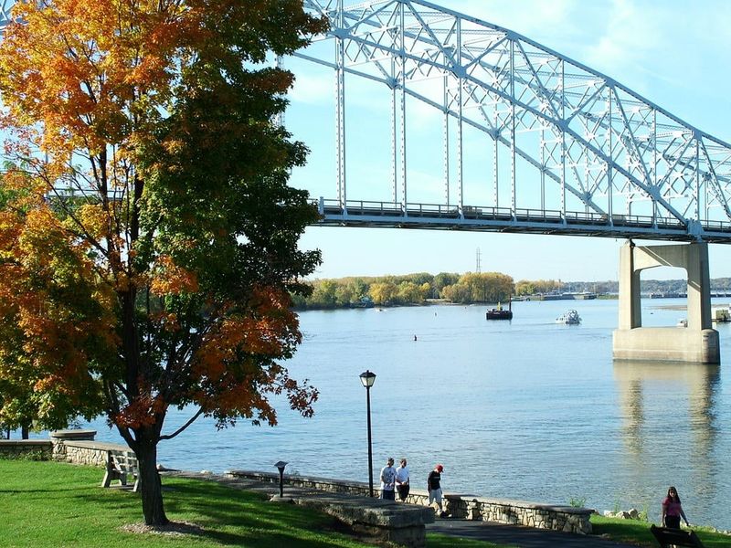 Great River Road, Mississippi River