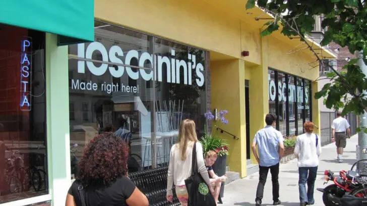 New England Fluffernutter Sandwich Shops That Elevate Marshmallow And Peanut Butter