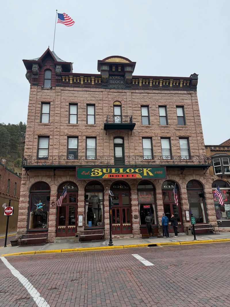 Deadwood & the Black Hills, South Dakota — Outlaw Graveyards & Saloon Tales