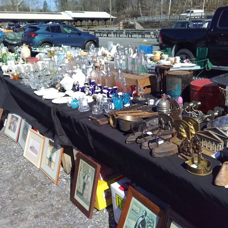 Golden Nugget Antique Flea Market — Lambertville