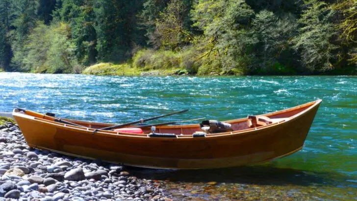 One of the World’s Bluest Rivers Quietly Flows Through the Heart of Oregon
