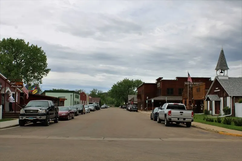 Seasonal Rhythm — When Medora Feels Most “Alive”