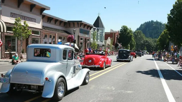 Outside Portland, A Small Oregon Town Draws Visitors With Waterfalls And Farm Stands
