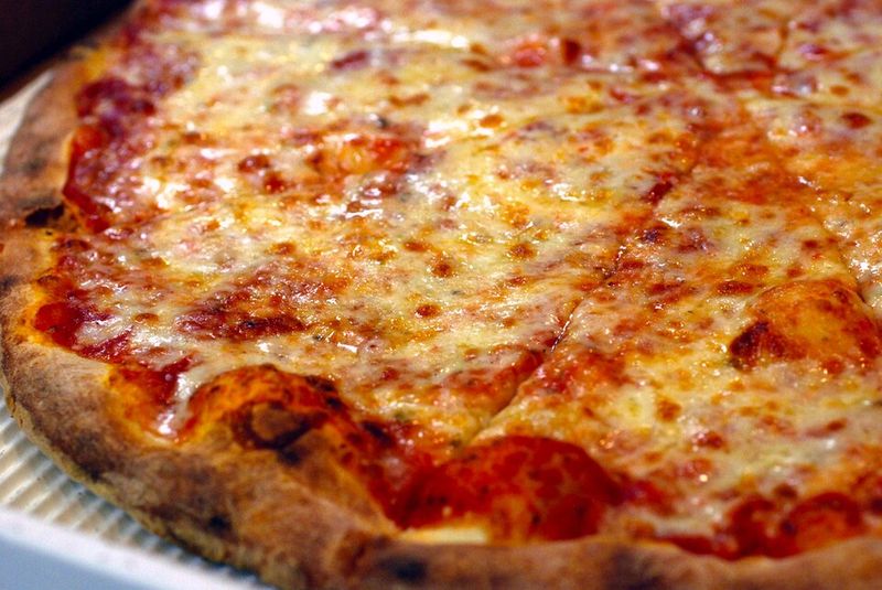 American-style Pizza (New York / Chicago influences)