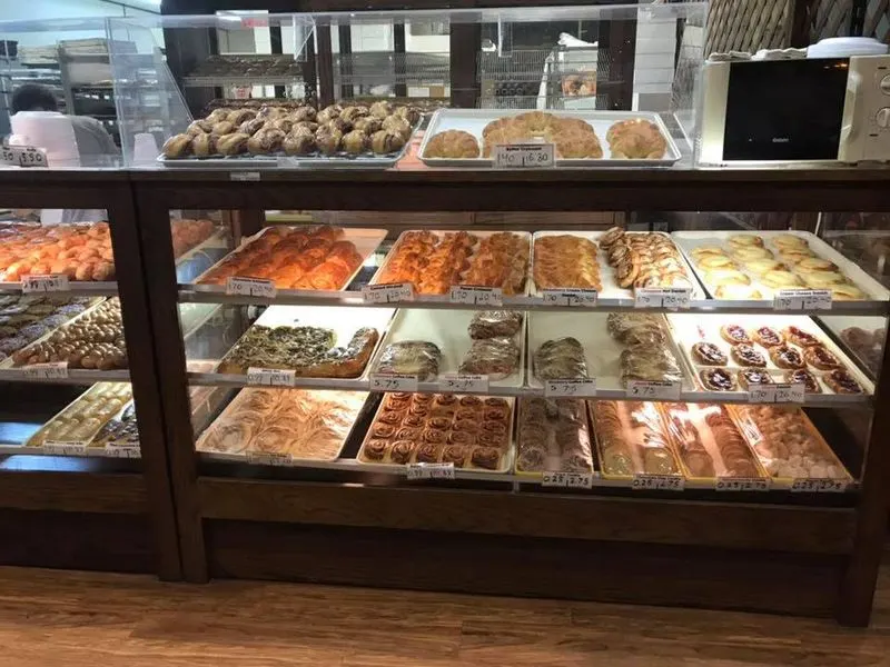 Munchers Bakery (Lawrence)