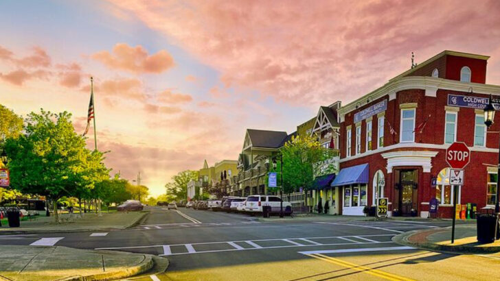 Past Atlanta’s Traffic: 9 Georgia Towns Made for Slow Mornings and Long Walks