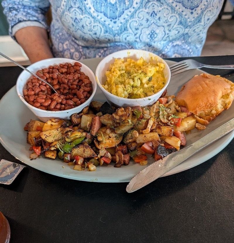 Edisto Island — Sea Cow Eatery