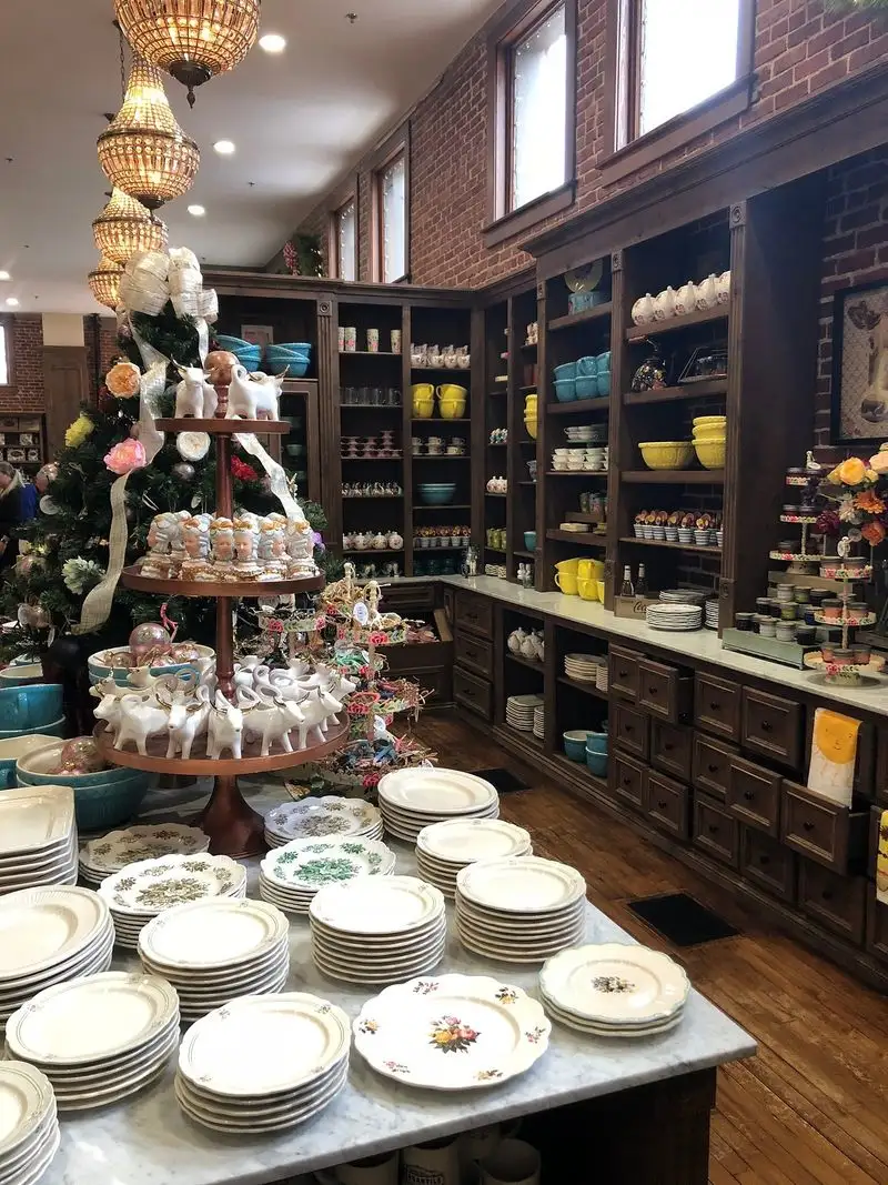 The Pioneer Woman Mercantile Buffet (Pawhuska)