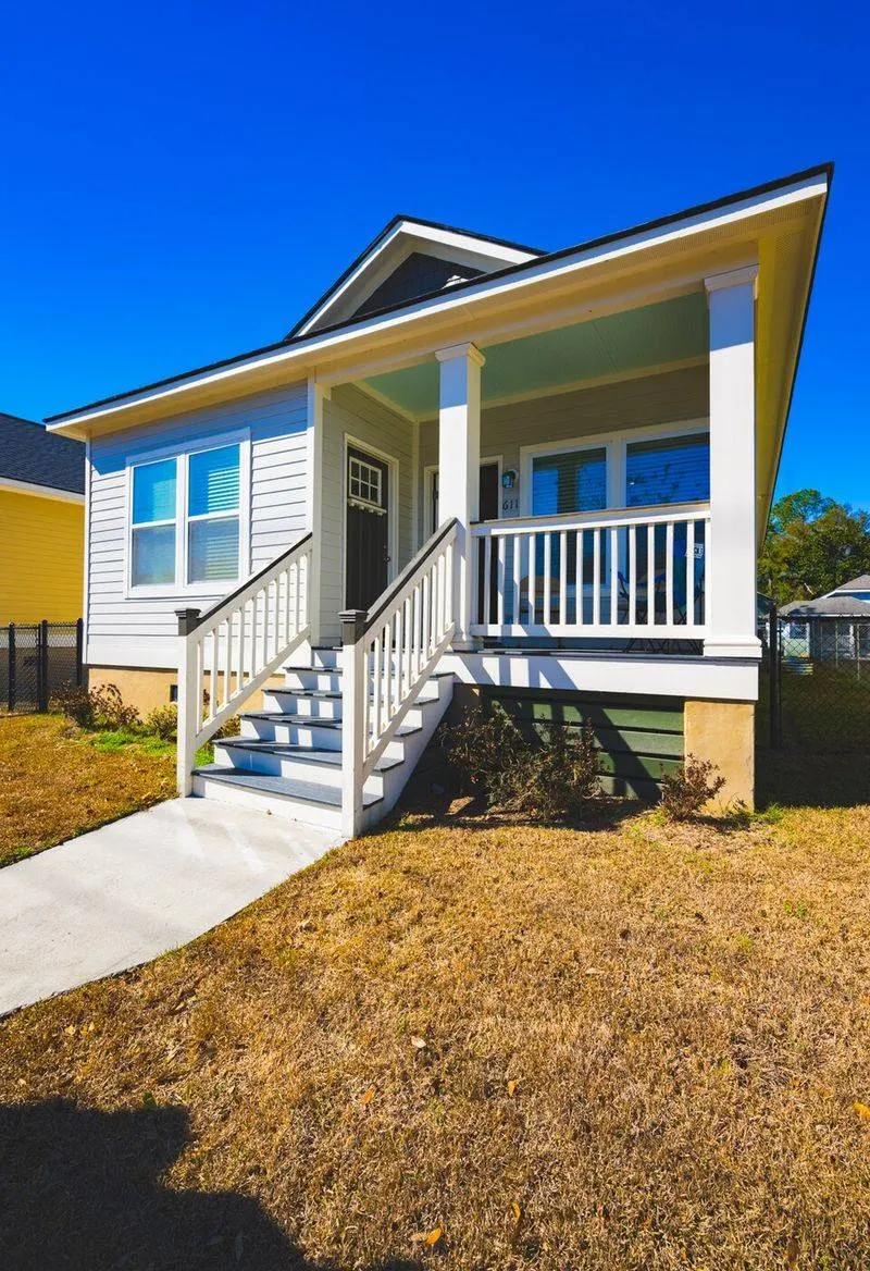 Historic Homes Dressed for Fall