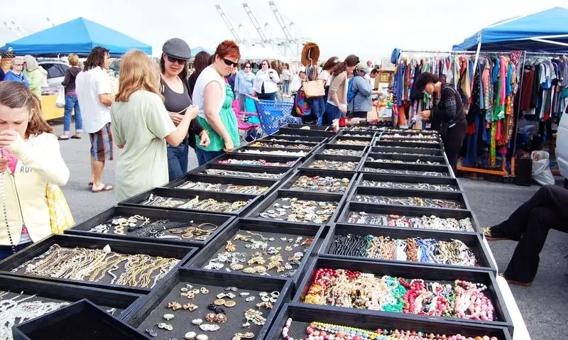 Alameda Point Antiques Faire (Alameda)