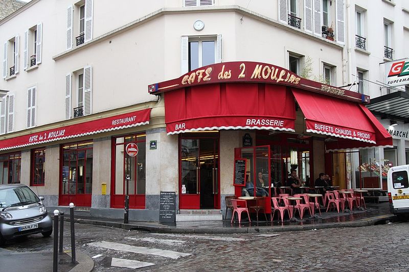 Café des 2 Moulins, Montmartre, Paris