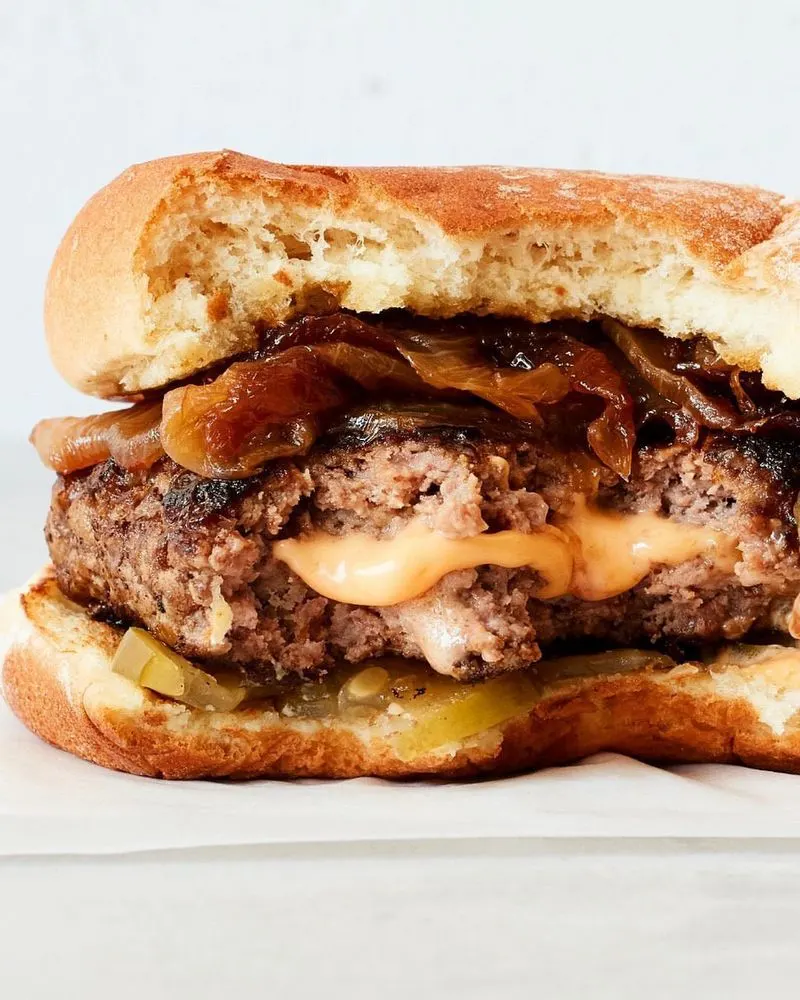 The Juicy Lucy (Cheese-Stuffed Burger)
