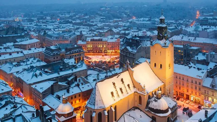 The 16 Remote Work-Friendly Small Towns Drawing New Residents in 2025