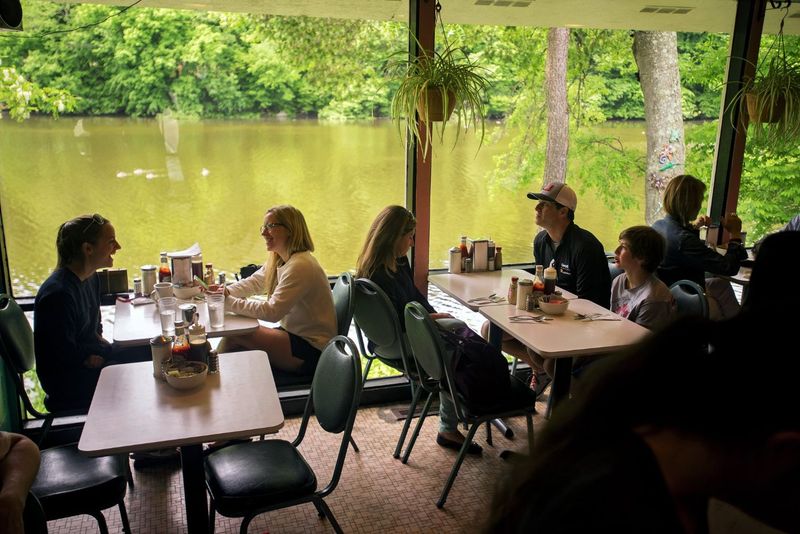 Lakeside Diner – Stamford