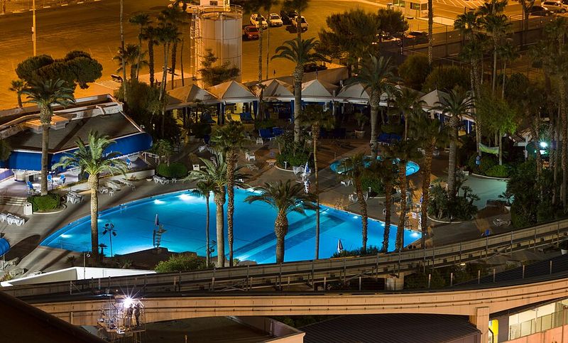 Endless Walking Between Resorts That Look “Close” But Aren’t