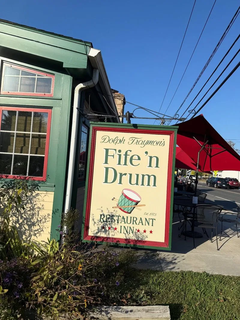 Fife 'n Drum Restaurant & Inn