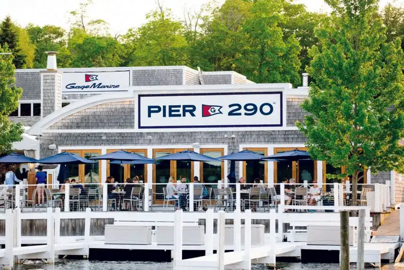 Pier 290 (Lake Geneva)
