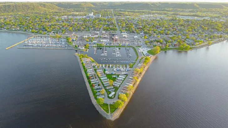 The Once-Peaceful Lake Towns in Minnesota That Tourists Have Taken Over