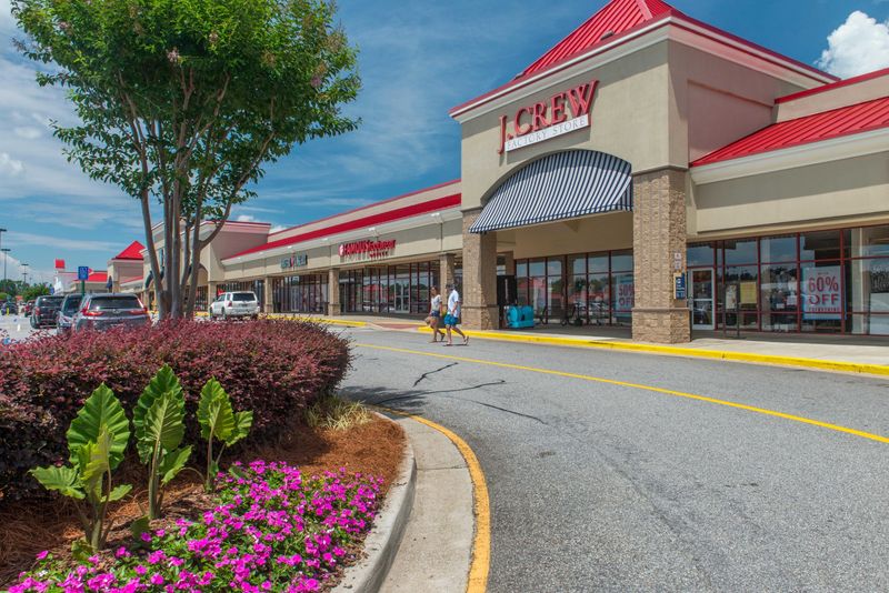 Tanger Outlets Commerce