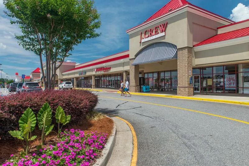 Tanger Outlets Commerce