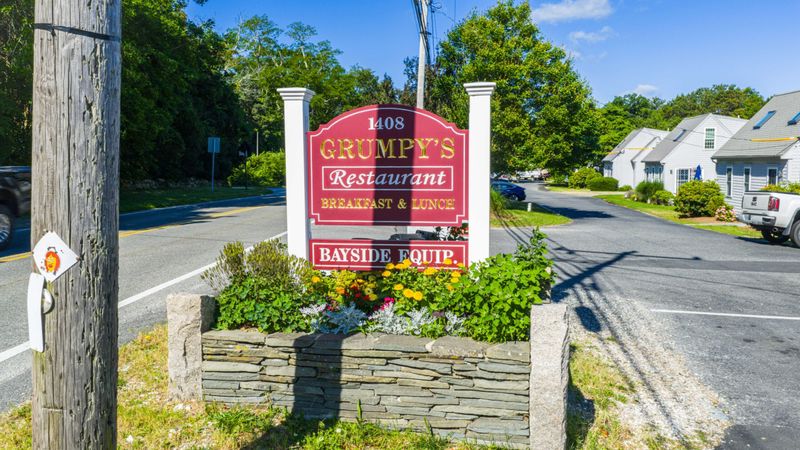 Grumpy’s Restaurant—East Dennis
