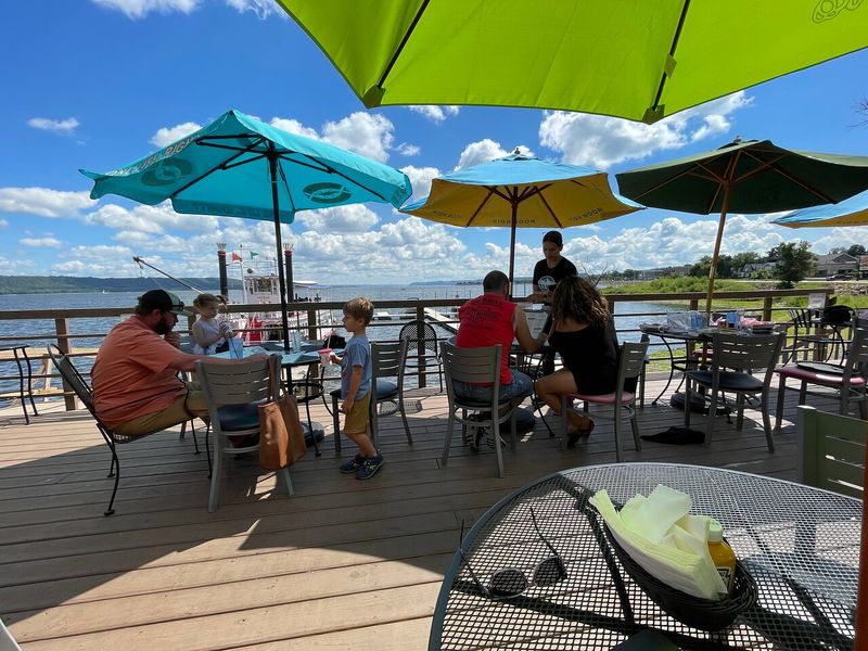 Kelly’s Lake House Bar & Grill – Lake City (Lake Pepin)