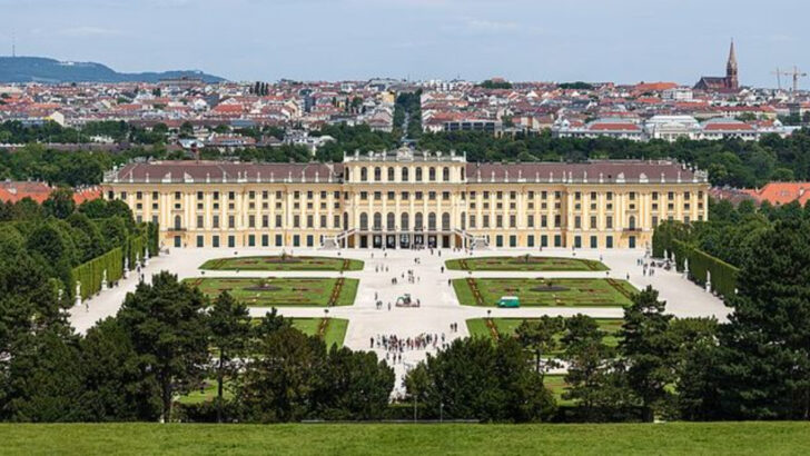 The most beautiful royal palaces in Europe worth seeing at least once
