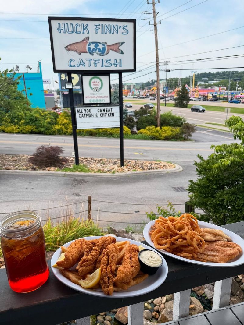 Huck Finn’s Catfish — Pigeon Forge