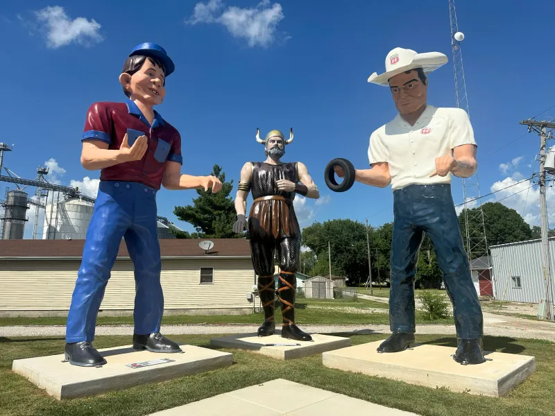 Atlanta — “A Mini Museum of Giant Fiberglass Figures”