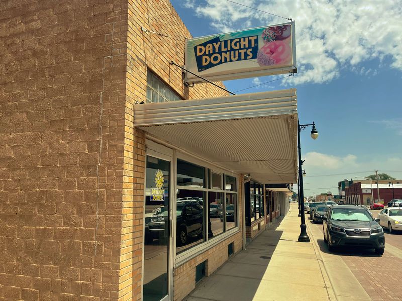Daylight Donuts (Hays)