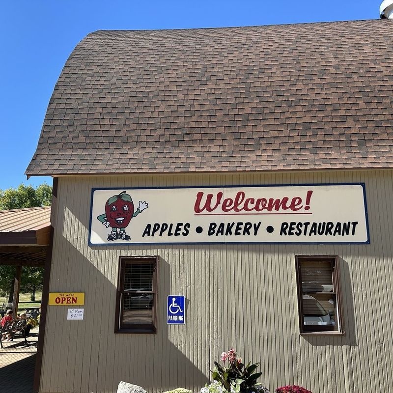 Carlson’s Orchard Bakery – Winsted