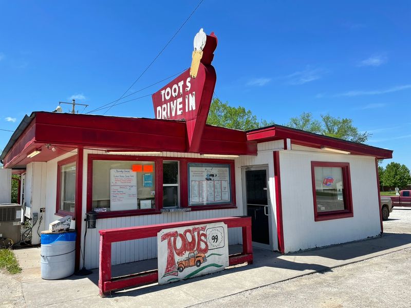 Toots Drive-In – Howard