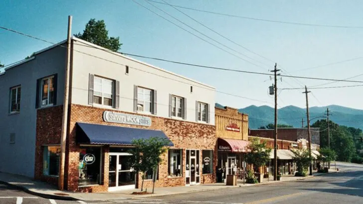 Why These 8 Blue Ridge Mountain Towns Draw Retirees From Florida and Arizona