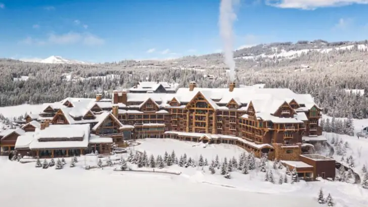 10 Mountain Resorts That Once Defined Family Getaways Long Before Today’s Mega-Destinations Took Over