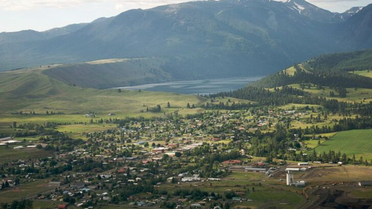 10 Pacific Northwest Mountain Towns Families Say Feel Better Than The Cascades Crowds