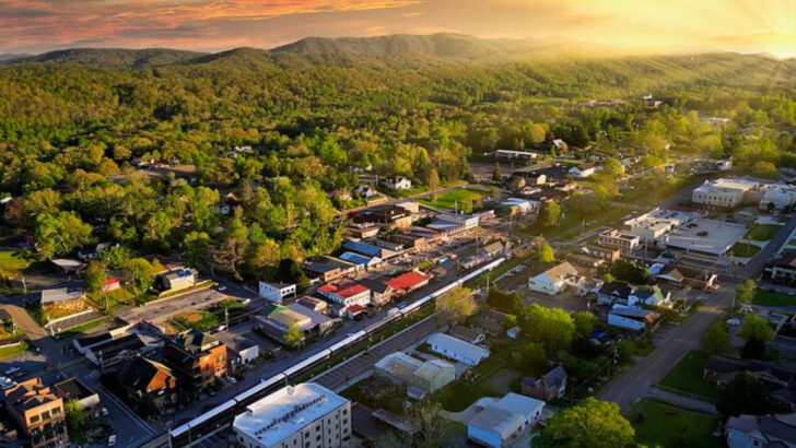 10 Southern Appalachian Mountain Towns Families Are Choosing Over Gatlinburg