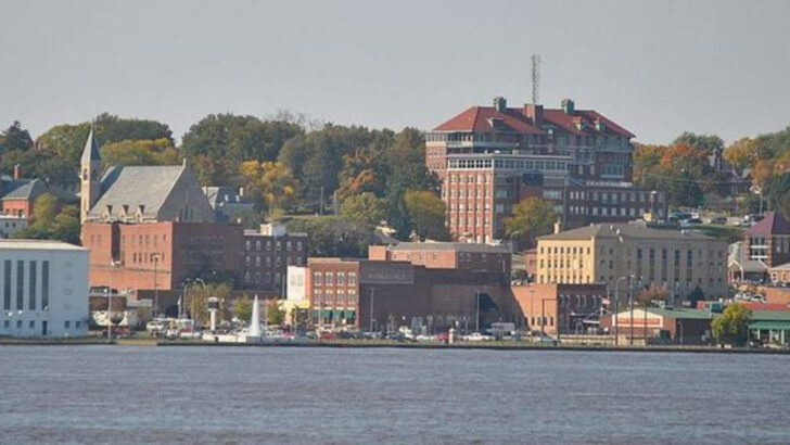 10 small-town gems along the Great River Road in Illinois and Iowa