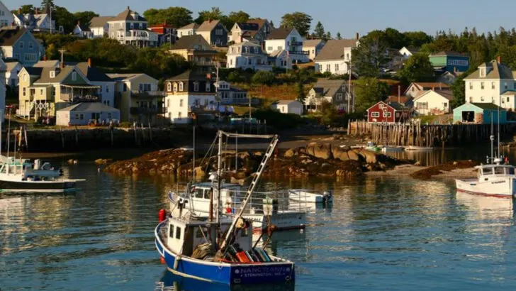10 winter towns in Maine that look straight out of a holiday postcard