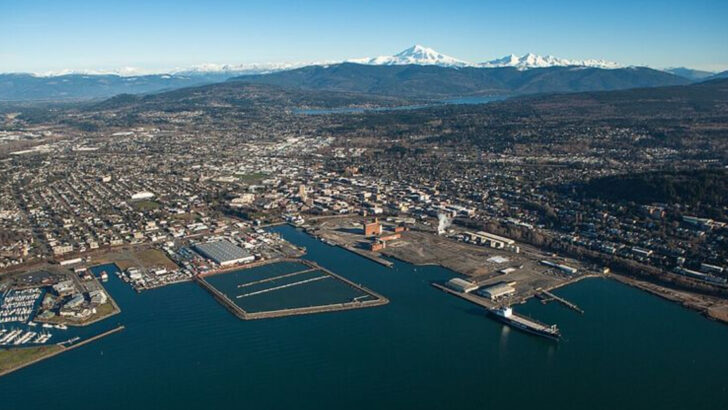 12 American Small Towns That Feel Especially Inviting During Thanksgiving Week