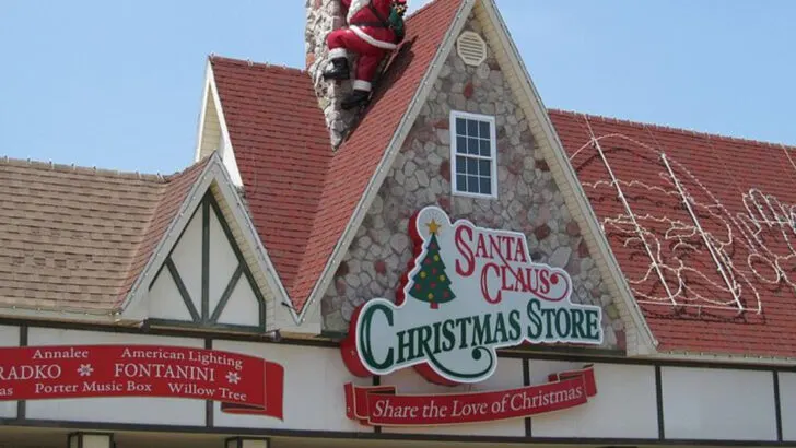 12 American towns that start Christmas before Thanksgiving (and locals love it)