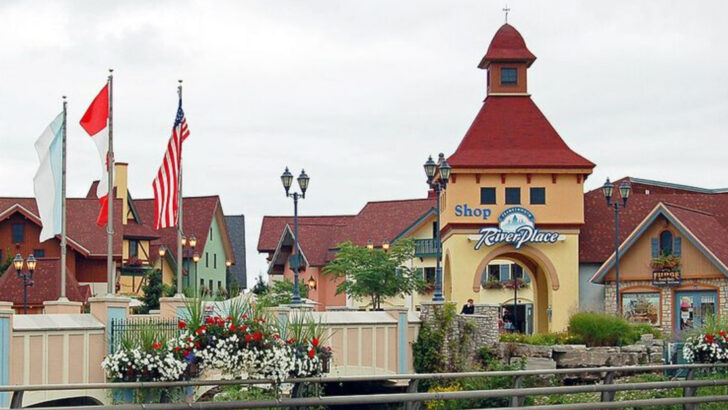 12 Midwest cities Chicagoans visit for early winter charm and small-town holiday energy