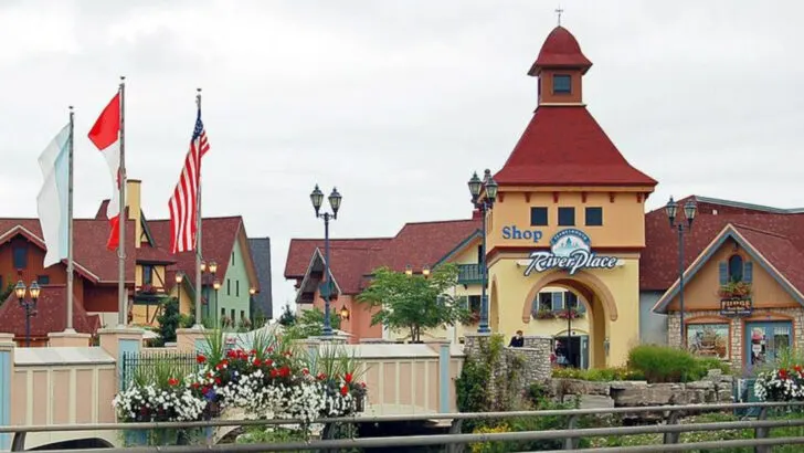 12 Midwest cities Chicagoans visit for early winter charm and small-town holiday energy