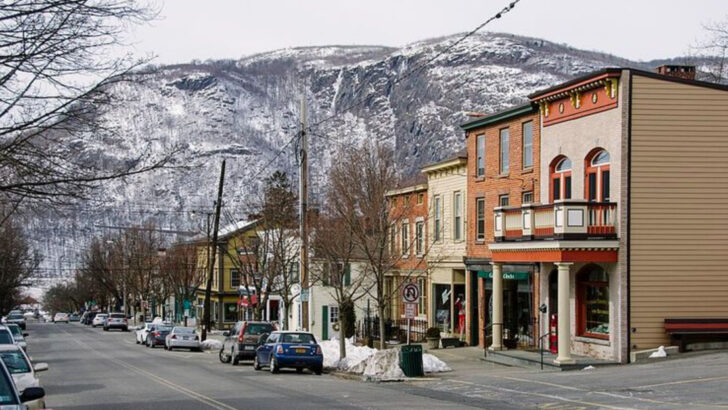 12 Winter Towns in New York That Keep Their Charm Even in the Coldest Months