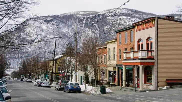 12 Winter Towns in New York That Keep Their Charm Even in the Coldest Months