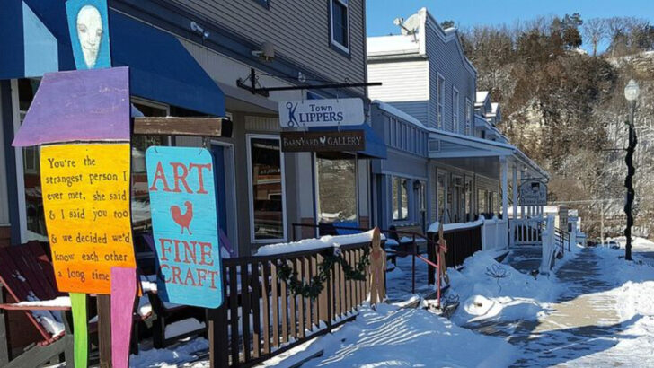 13 U.S. Towns So Peaceful Most People Forget They’re Still Inhabited