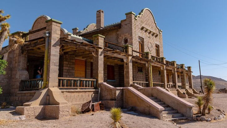 14 American Towns Built Entirely Around Vacation Dreams That Never Lasted