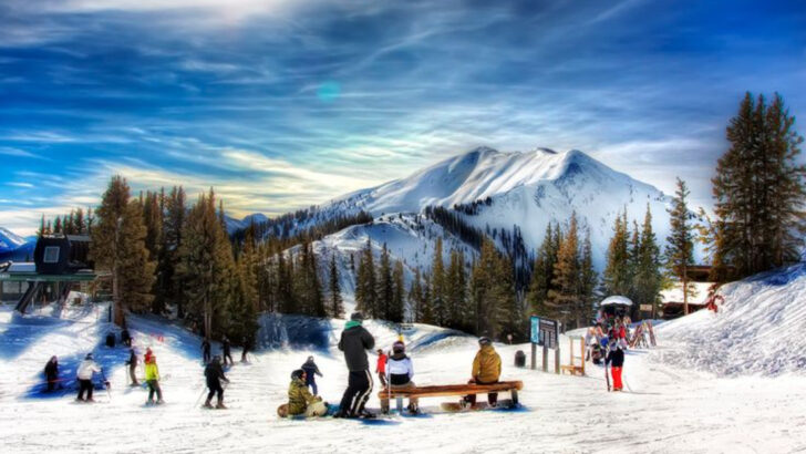 14 Small Mountain Towns in America That Shine Once the First Snow Hits