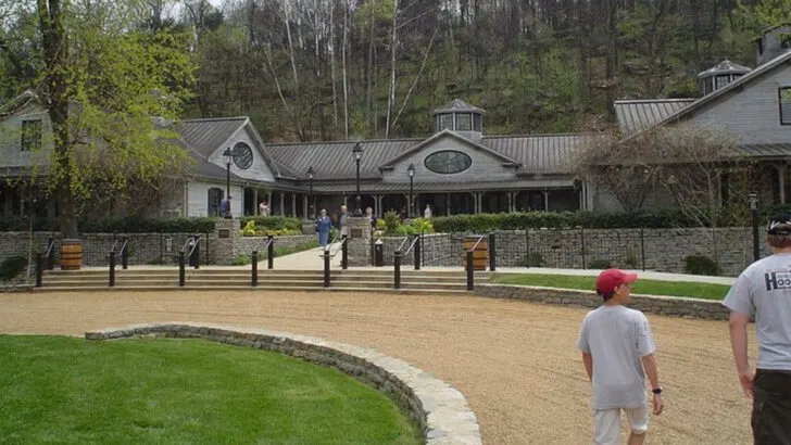 14 Small Tennessee Towns I Drove Through Once (And Plan to Visit Properly Next Time)