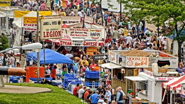 15 Roadside Towns That Still Smell Like Barbecue and Gasoline