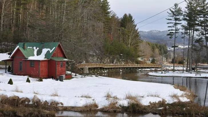 16 Quiet Mountain Towns Perfect for a November Weekend Away